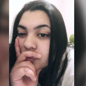 Meet your Posher, Larissa